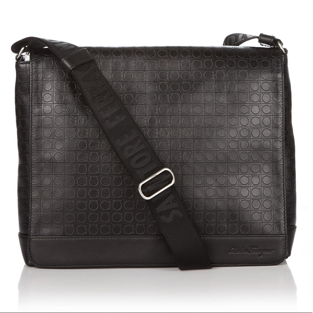 ✨Ferragamo✨Gamma Gancini Messenger Bag